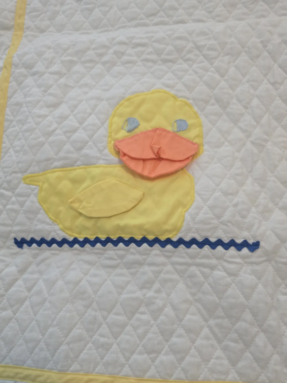 Rare Vintage Yellow Duck Appliqué Baby Quilt 32x40 EUC Cottagecore